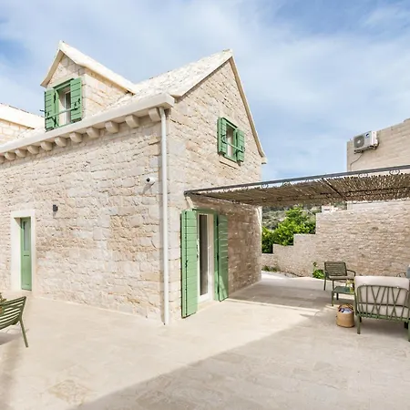 Casa Cava Pucisca