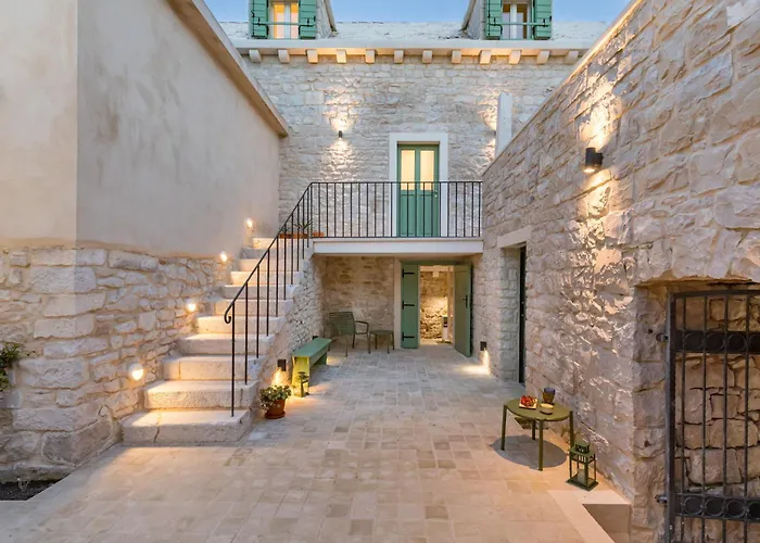Casa Cava Pucisca