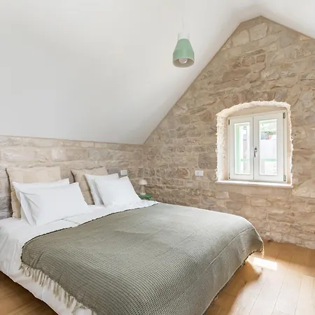 Casa Cava Pucisca